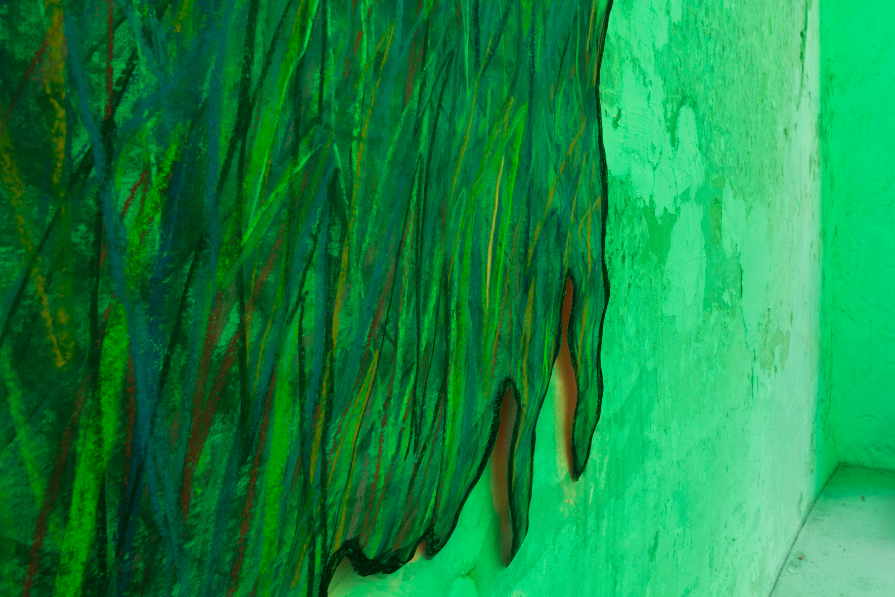 Giuliana Rosso, Lāarcobaleno disidratato (detail), 2019, chalks and charcoal on paper,Ā 200 x 200 cm Giuliana Rosso, Lāarcobaleno disidratato (detail), 2019, chalks and charcoal on paper,Ā 200 x 200 cm