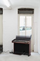 Gallery Organ / Gallery Bench, 2019, Yamaha Electone MR-700, Klinger Organ MIDI Reader, Standard MIDI File, cables and zip ties, 98,5x108x44cm; bench, 56x60x30cm Gallery Organ / Gallery Bench, 2019, Yamaha Electone MR-700, Klinger Organ MIDI Reader, Standard MIDI File, cables and zip ties, 98,5x108x44cm; bench, 56x60x30cm