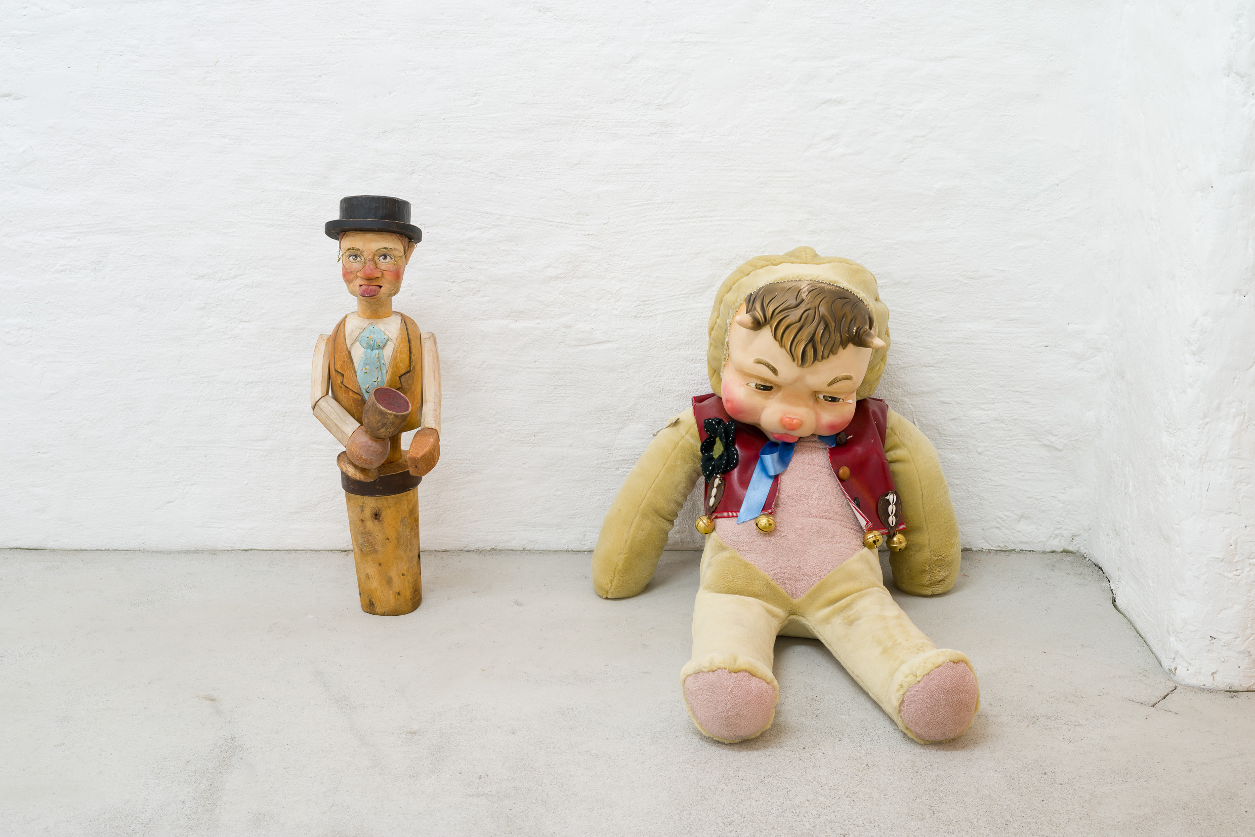 Oscar Enberg, imperial bric-a-brac (Rushton mimic and Anri mimic), 2018, Acrylic and enamel on cast epoxy resin, assorted fabrics, sheep wool and horsehair filling, vinyl, felt and cowry shell waistcoat, ribbon, safety pin, painted and stained carved linden, brass, steel Oscar Enberg, imperial bric-a-brac (Rushton mimic and Anri mimic), 2018, Acrylic and enamel on cast epoxy resin, assorted fabrics, sheep wool and horsehair filling, vinyl, felt and cowry shell waistcoat, ribbon, safety pin, painted and stained carved linden, brass, steel