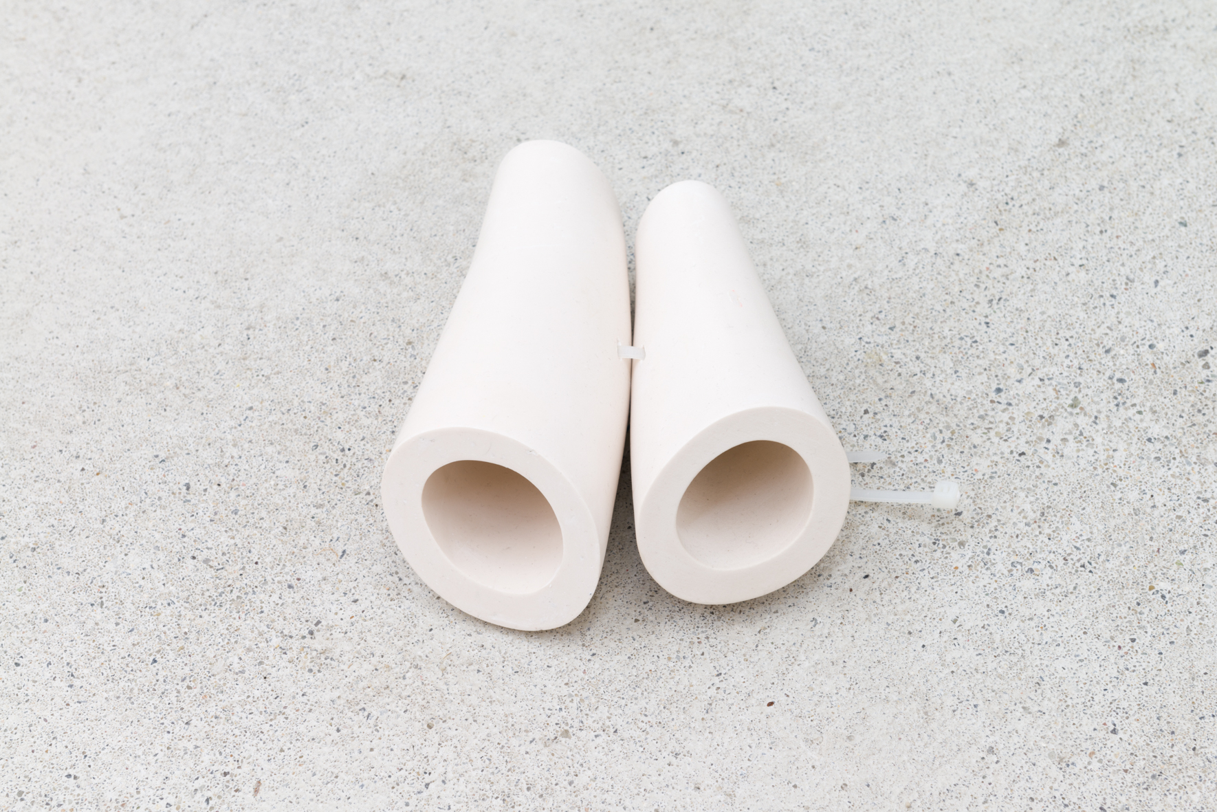 Kerstin von Gabain: Untitled (prototype), 2019; acrylic resin, zip tie Kerstin von Gabain: Untitled (prototype), 2019; acrylic resin, zip tie
